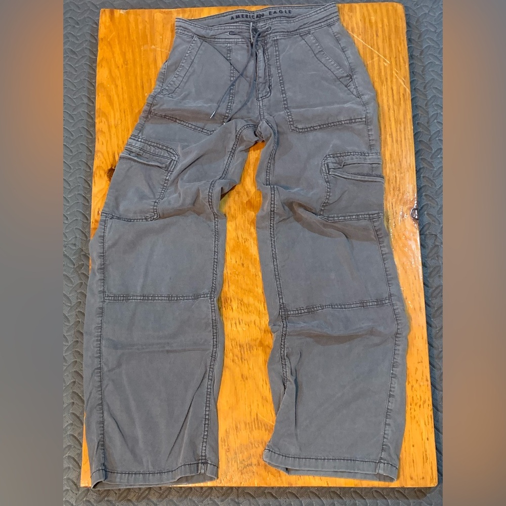 American Eagle Cargo Pants. Size000